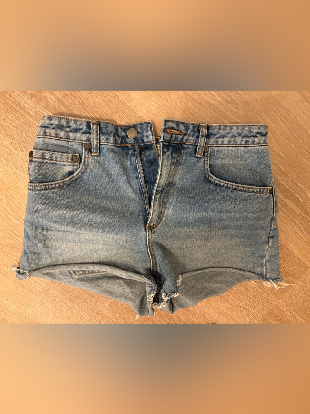 Billabong high waisted denim shorts size 28